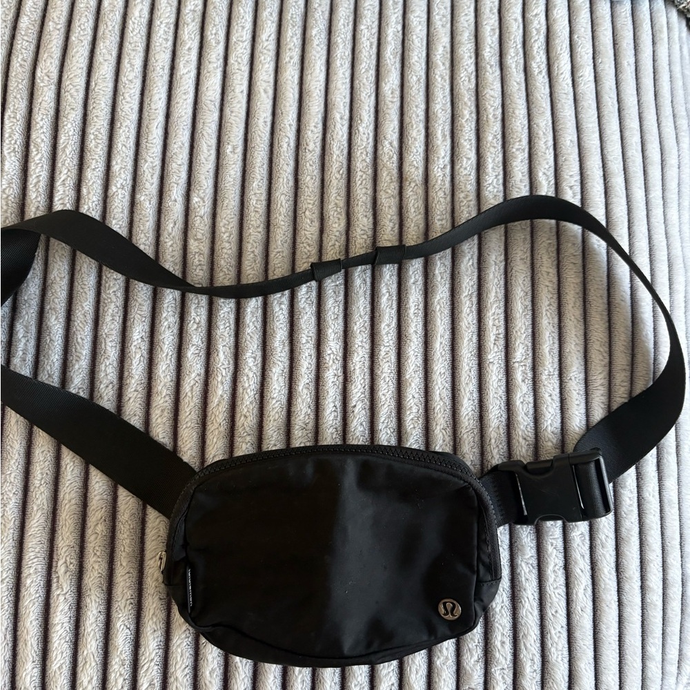 lululemon athletica Classic Black Belt Bag